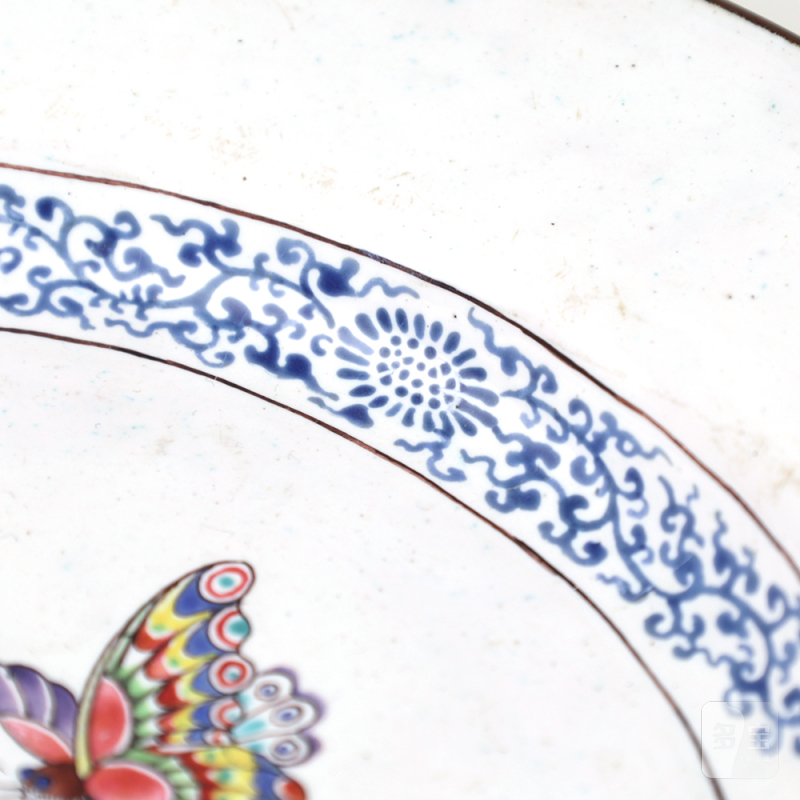 清雍正 铜胎画珐琅花蝶纹折沿盘 - 图5